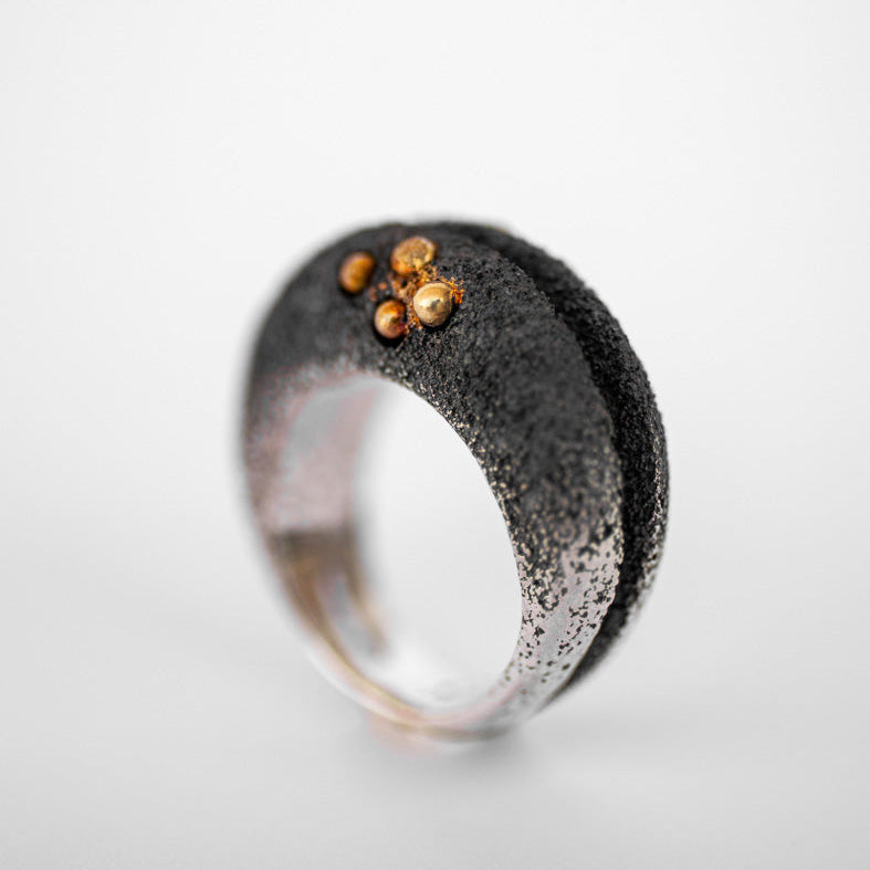Anillo fino bolitas oro 4
