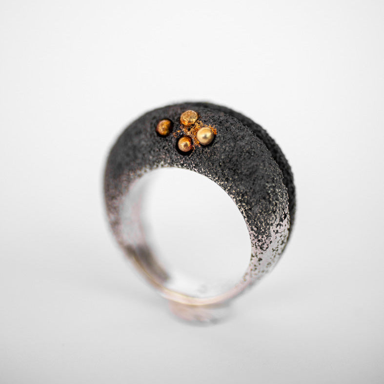 Anillo fino bolitas oro 4