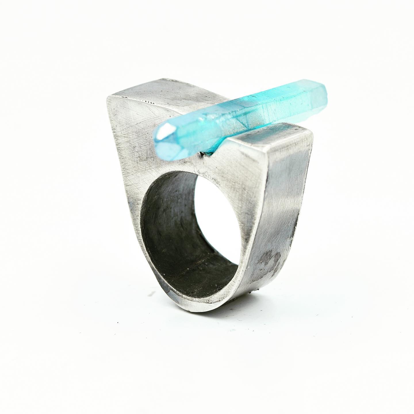 The Suspended Quartz Ring