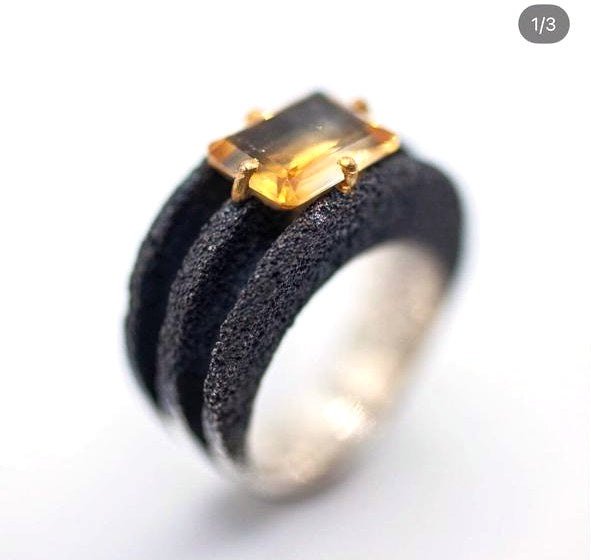 Anillo citrino emerald cut 3 lines